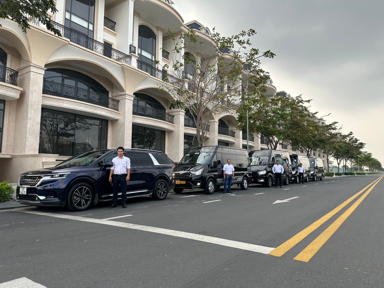Cho thuê xe Kia Carnival có tài xế tại Long An