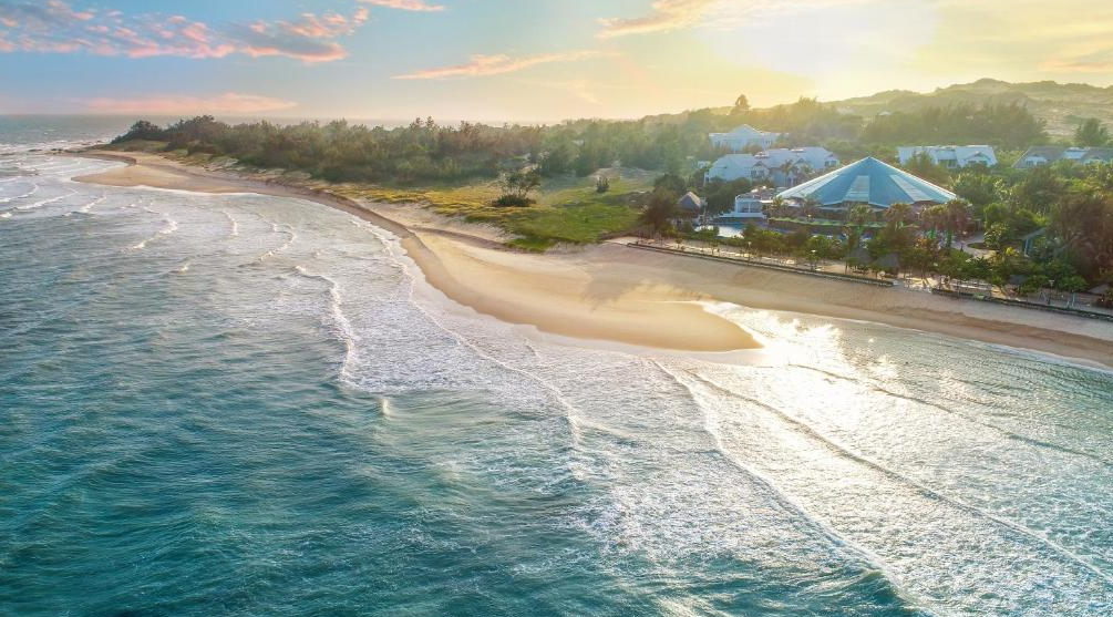 Dịch Vụ Thuê Xe Limousine ASM Car Rental Đưa Bạn Đến Carmelina Beach Resort