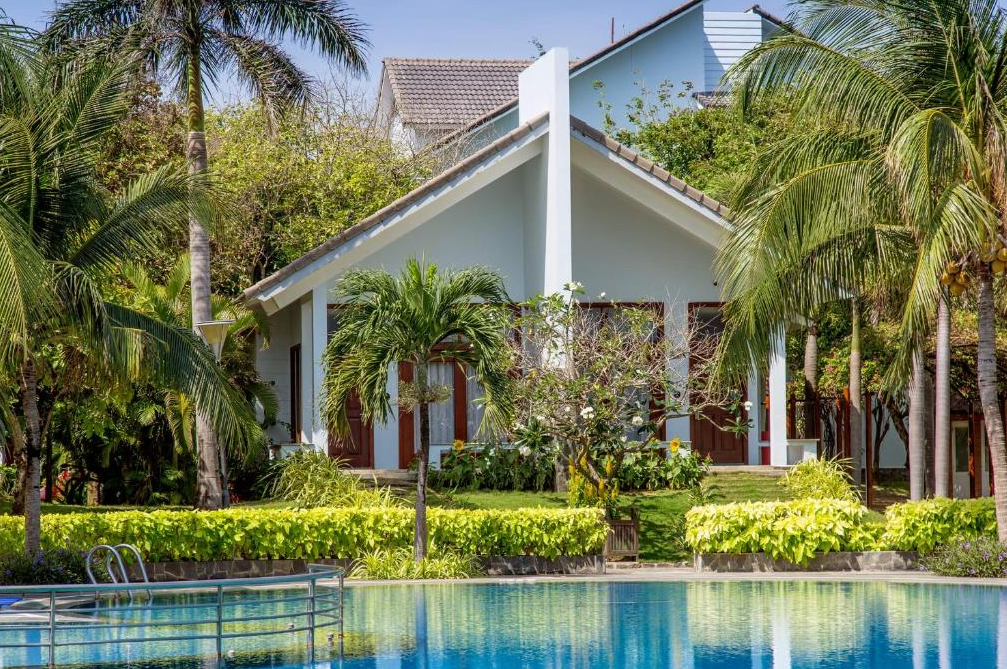 Dịch Vụ Thuê Xe Limousine ASM Car Rental Đưa Bạn Đến Carmelina Beach Resort