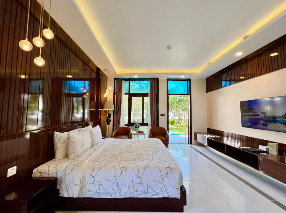 Dịch Vụ Thuê Xe Limousine ASM Car Rental Đưa Bạn Đến Carmelina Beach Resort