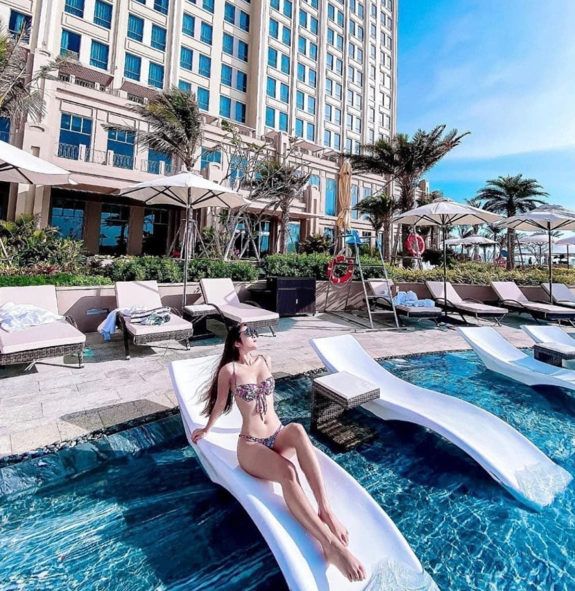 Dịch Vụ Thuê Xe Limousine Cao Cấp Từ TP.HCM Đến Holiday Inn Resort Hồ Tràm Beach