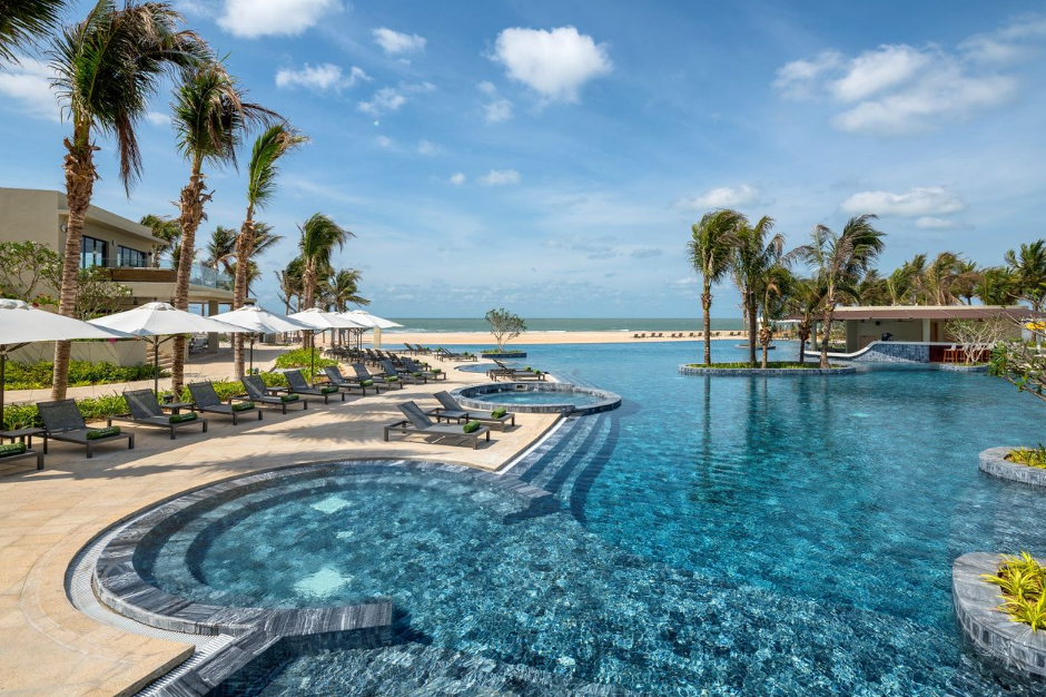 Dịch Vụ Thuê Xe Limousine Cao Cấp Từ TP.HCM Đến Holiday Inn Resort Hồ Tràm Beach