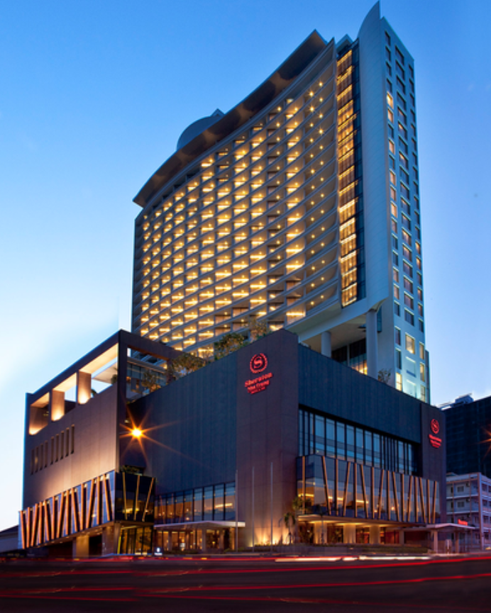 Chi Phí Thuê Xe Limousine Từ HCM Đi Khách Sạn Sheraton Nha Trang