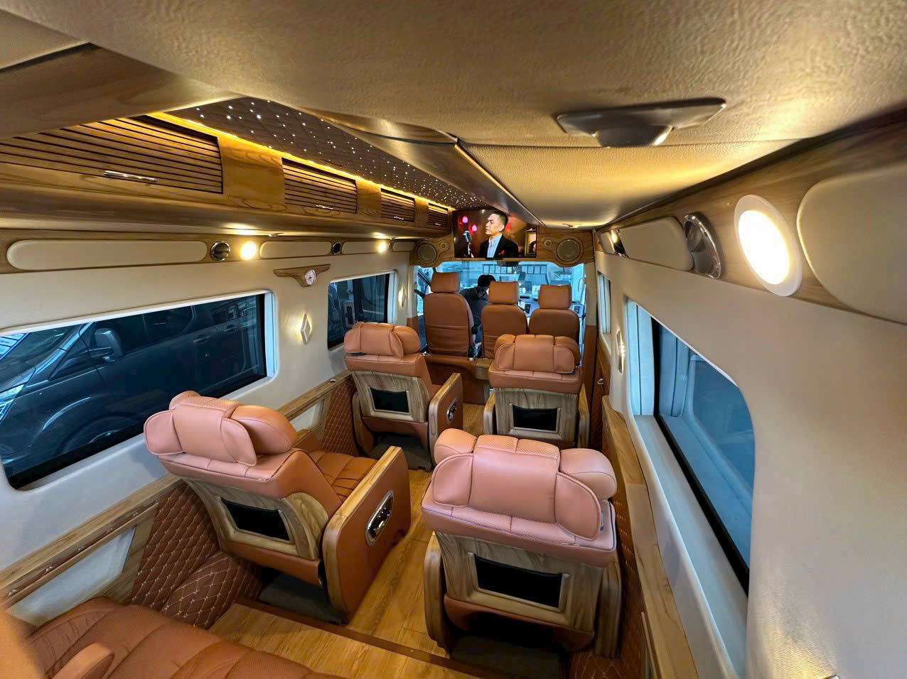 Hành Trình Limousine Tại Ladalat Hotel Và Dịch Vụ Đa Dạng Của ASM Car Rental