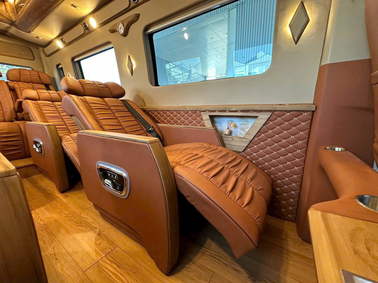 Dịch Vụ Xe Limousine Cao Cấp Đến Anantara Mũi Né: Khởi Đầu Hoàn Hảo Cho Kỳ Nghỉ 5 Sao