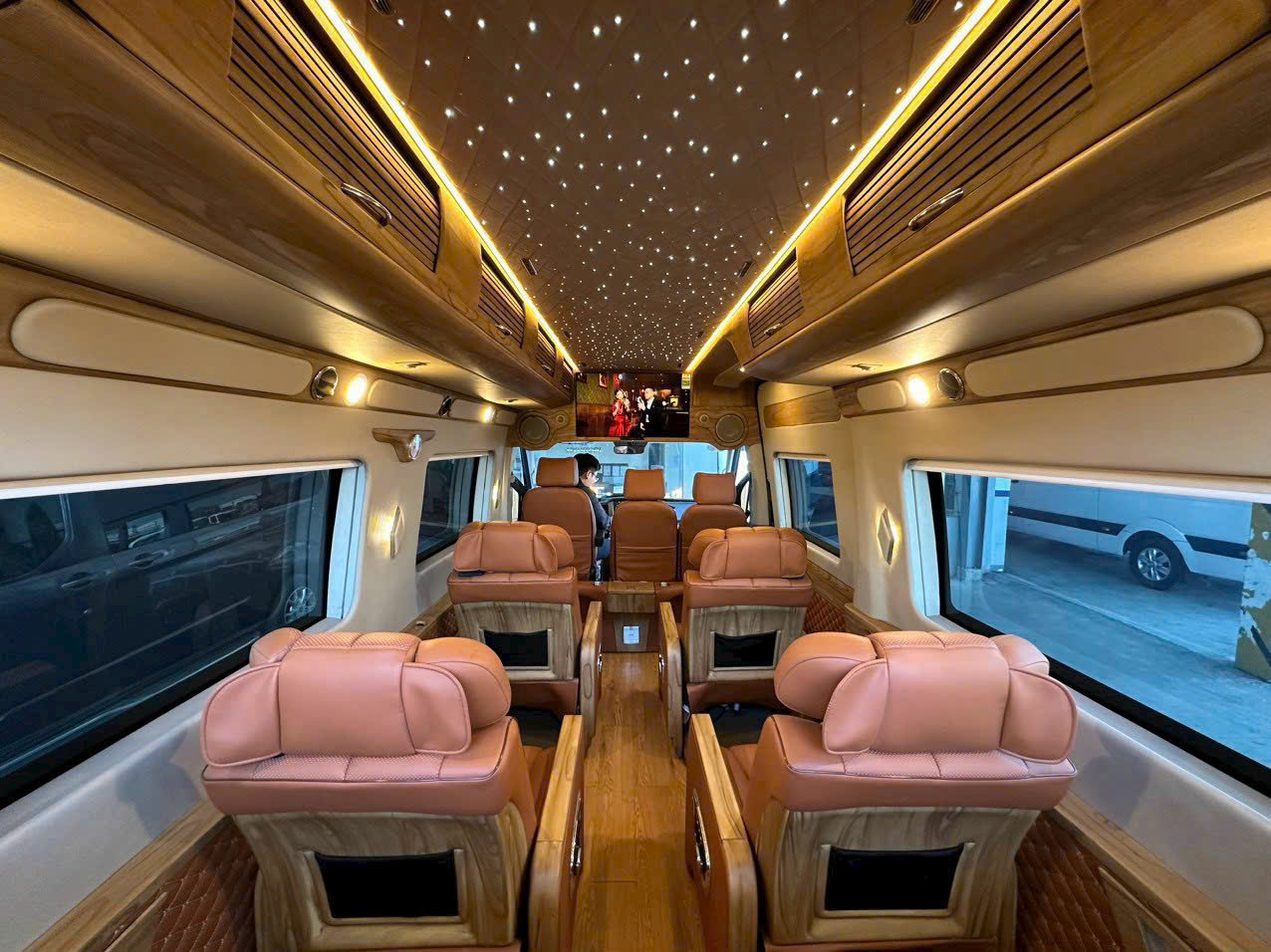 Thuê Xe Limousine Đi Amanoi Nha Trang Có Đắt Không?