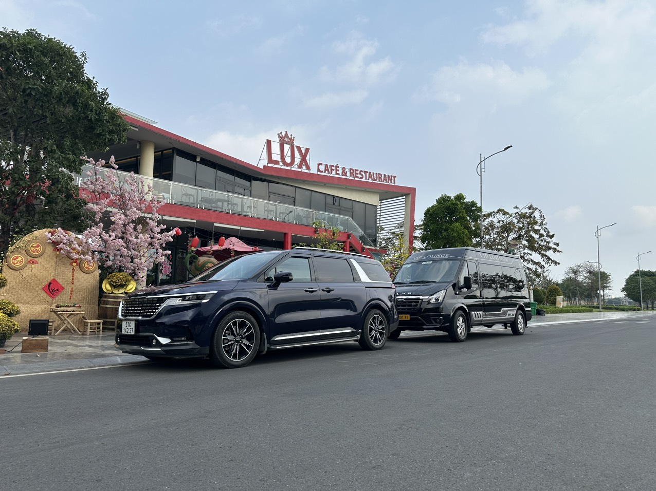 Dịch Vụ Thuê Xe Limousine Cao Cấp Từ TP.HCM Đến Minera Hot Springs Bình Châu