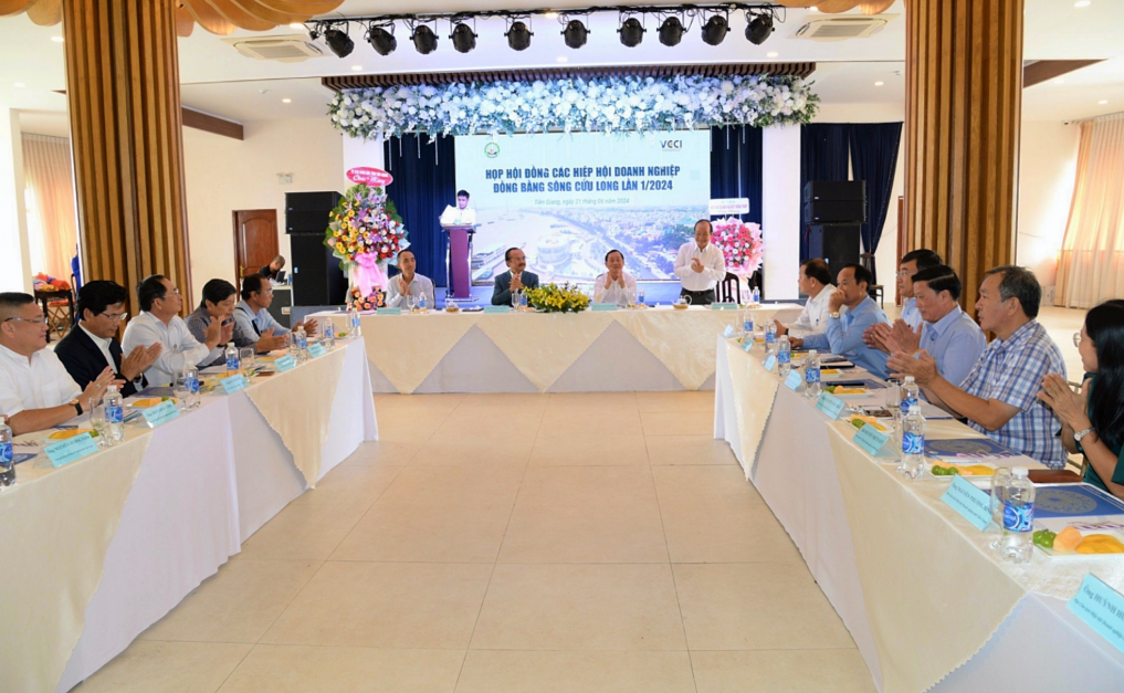 Bí Quyết Chọn Thuê Xe Carnival Đảm Bảo Sự Thoải Mái Tối Đa Cho Lãnh Đạo KCN