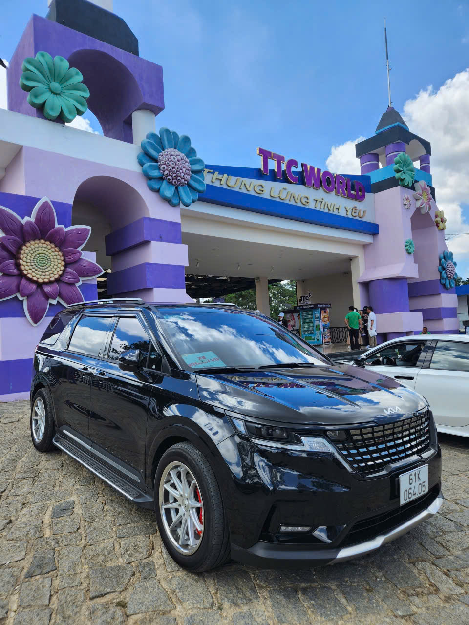Cần Thuê Xe Carnival Gấp Cho KCN? Gọi Ngay ASM Car Rental – Xe Đời Mới, Nhận Xe Nhanh, Phục Vụ Tận Nơi 24/7!