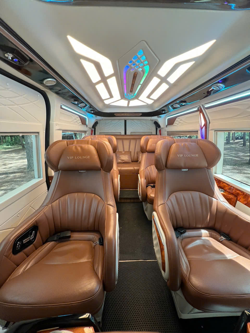 Chi Phí Thuê Limousine Cho Hợp Đồng Dài Hạn Tại Các KCN Đồng Nai Là Bao Nhiêu?