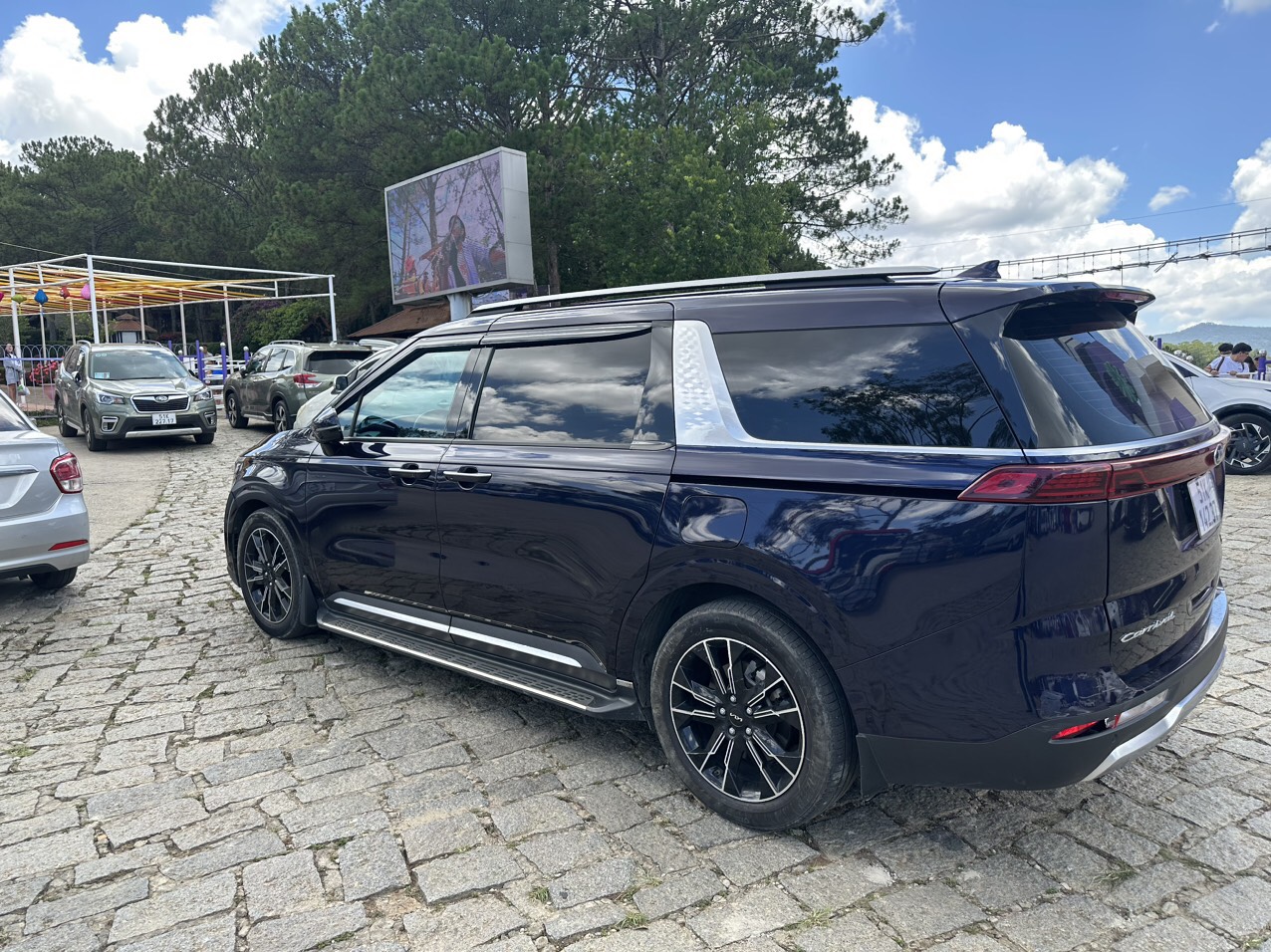 Dịch Vụ Cho Thuê Xe Carnival Đi Công Tác Chuyên Nghiệp Tại Các KCN Đồng Nai