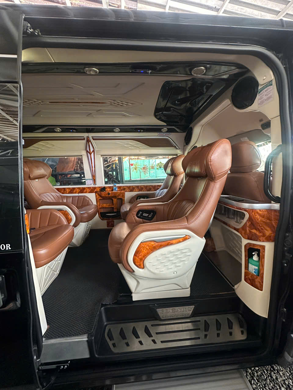 Limousine 24/7: Phục Vụ Lịch Trình Đột Xuất, Gấp Gáp Của Giám Đốc KCN Long Thành