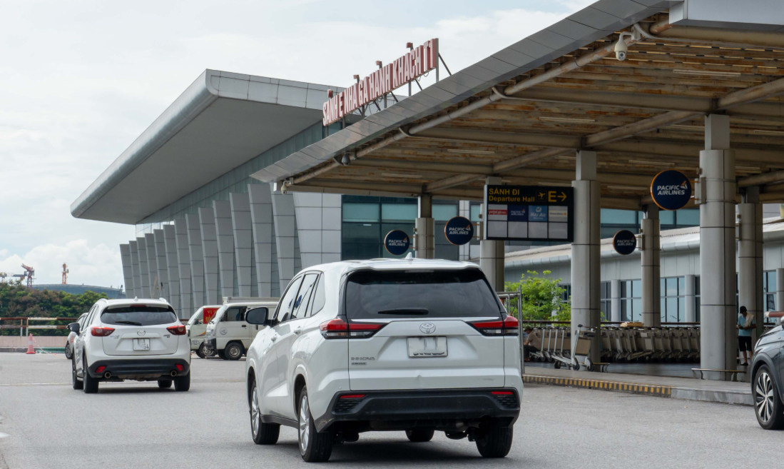 Limousine Cao Cấp: Dịch Vụ Đón Tiễn Sân Bay Chuẩn VIP Dành Cho CEO KCN Bình Dương