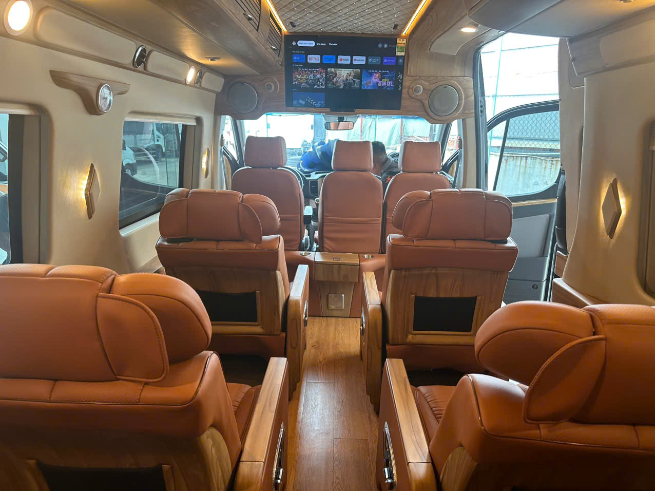 Tại sao Limousine là lựa chọn Số 1 để Đón Tiếp Đối Tác tại các KCN ở TP.HCM