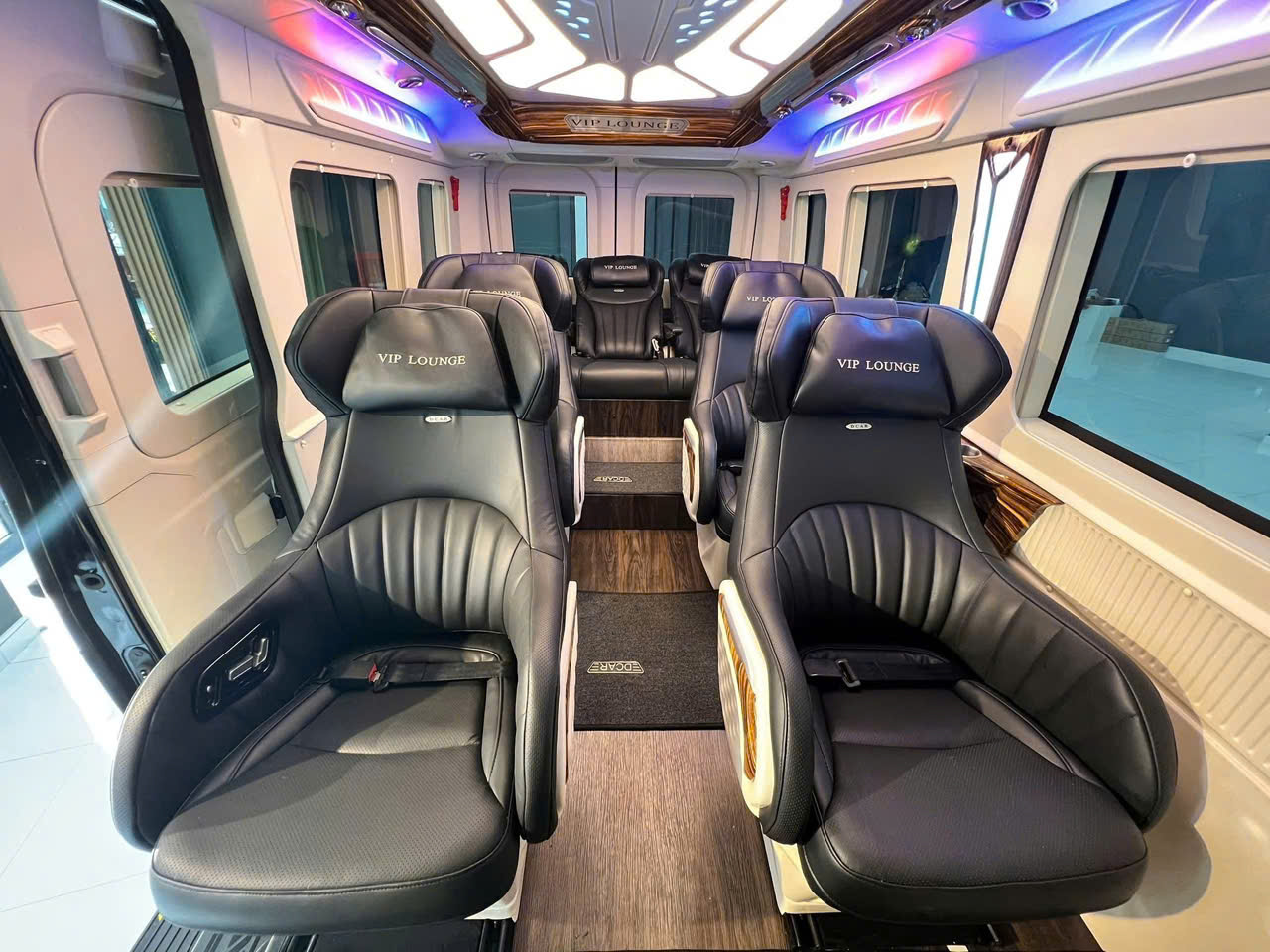 Thuê Limousine Hội Nghị – Hội Thảo Trong KCN – Tiện Nghi & Chuyên Nghiệp