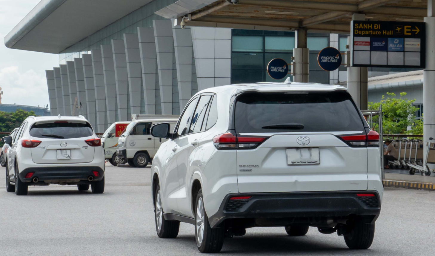 Thuê Xe Carnival Đưa Đón Sân Bay Cho KCN – Phục Vụ CEO, Nhà Đầu Tư