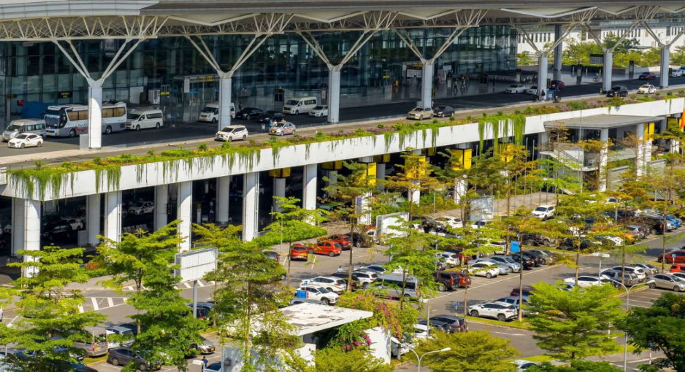 Thuê Xe Carnival Đưa Đón Sân Bay Cho KCN – Phục Vụ CEO, Nhà Đầu Tư