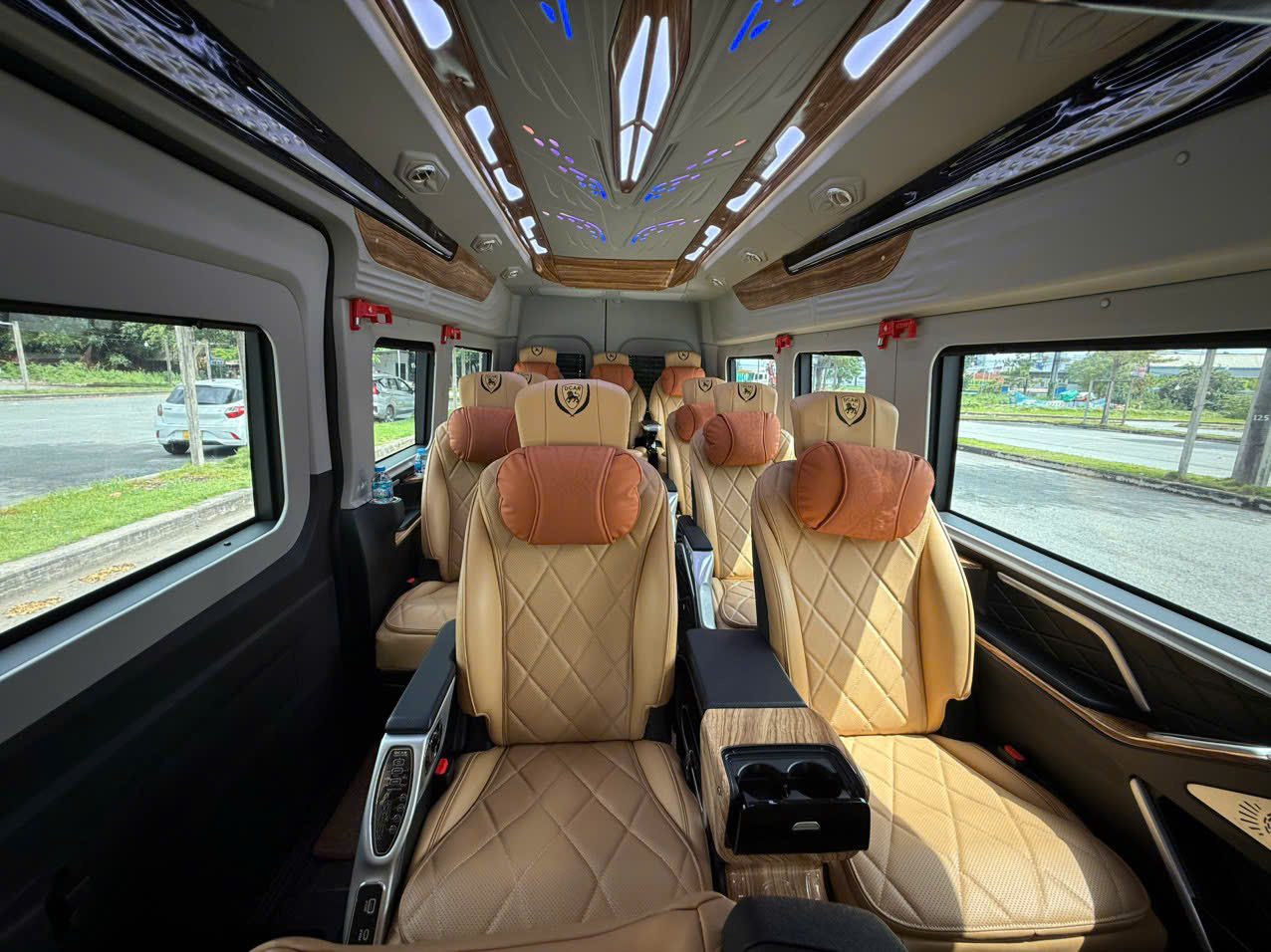 Thuê Xe Limousine Dịp Lễ – Tết Cho KCN – Đặt Trước Tránh Cháy Xe