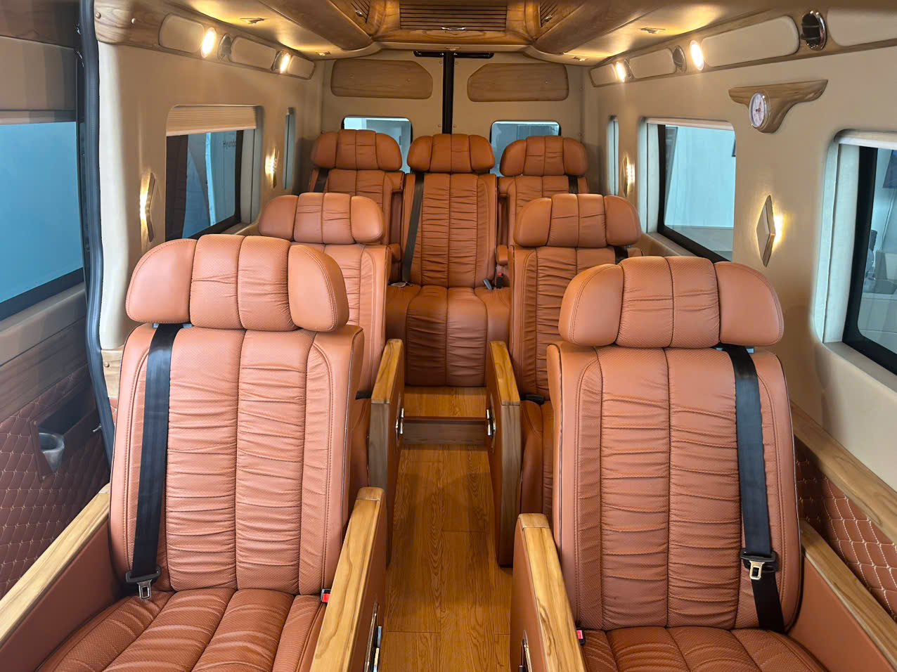 Thuê Xe Limousine Long An – Dịch Vụ Đẳng Cấp Tại Đức Hoà, Tân An