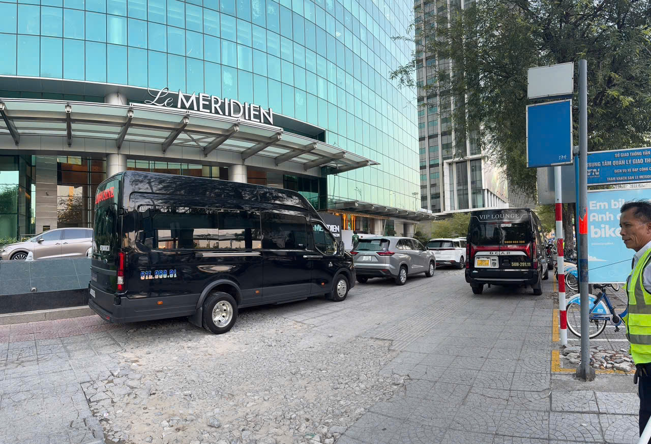 Thuê Limousine Cho Khách Đi Hội Nghị Từ Sân Bay Long Thành: Đẳng Cấp Đón Tiếp Hạng Thương Gia