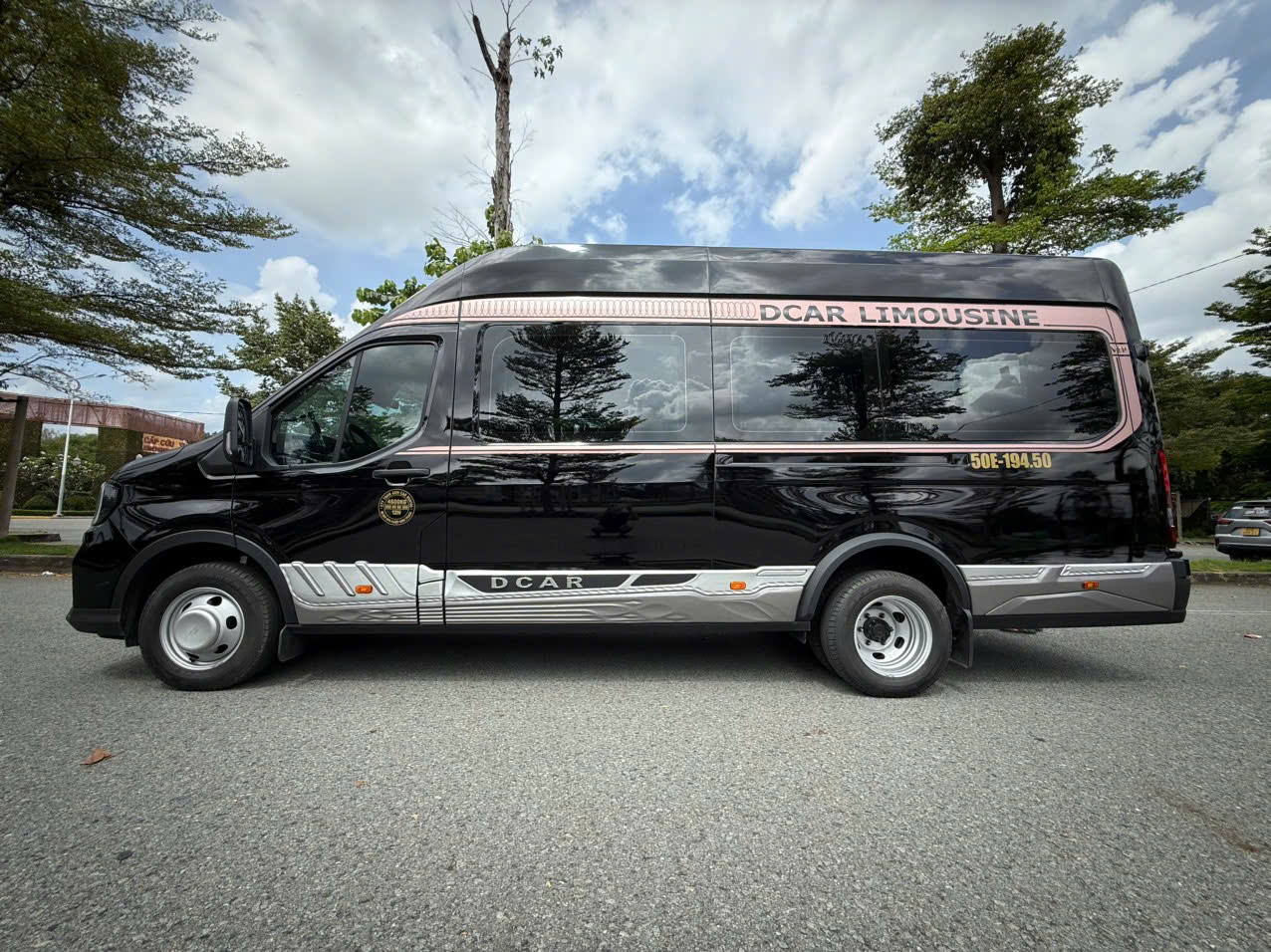 Xe Limousine Đồng Nai – Tân Sơn Nhất: Dịch Vụ Đón Tiễn Cao Cấp, Đúng Giờ Tuyệt Đối