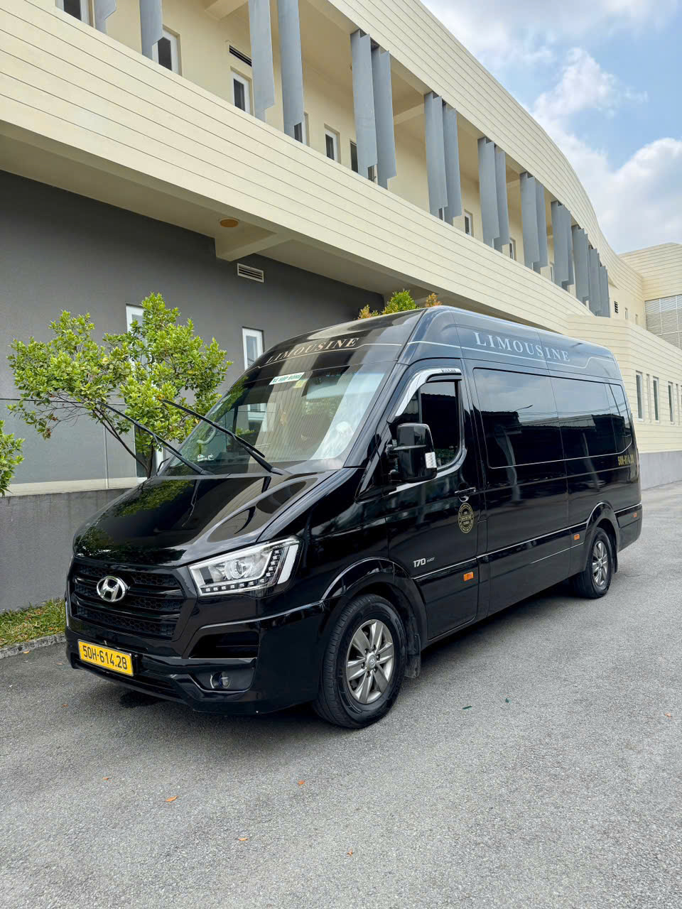 Cho thuê xe Limousine cao cấp tại Bình Dương