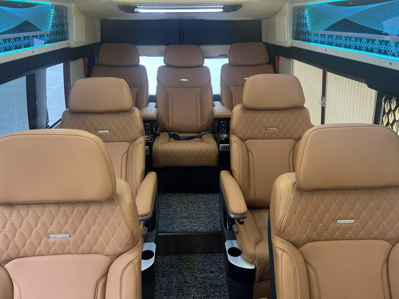 CITY TOUR TP.HCM CÙNG LIMOUSINE ASM CAR RENTAL: ĐẲNG CẤP KHÁM PHÁ SÀI THÀNH TRONG TẦM TAY