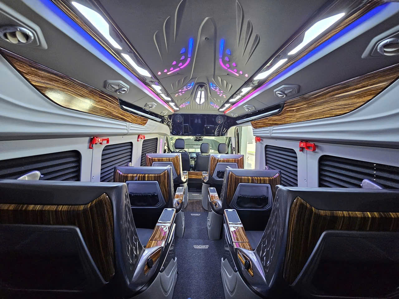 Vì Sao Xe Limousine Ninh Bình Trong Ngày Đang Là Xu Hướng Của Khách Du Lịch?