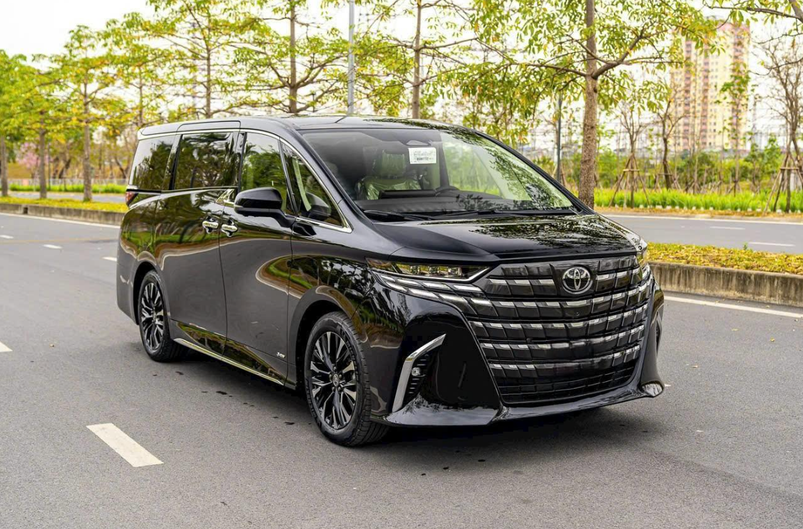 Đưa Đón Chủ Tịch Đẳng Cấp Với Xe Toyota Alphard Đời Mới