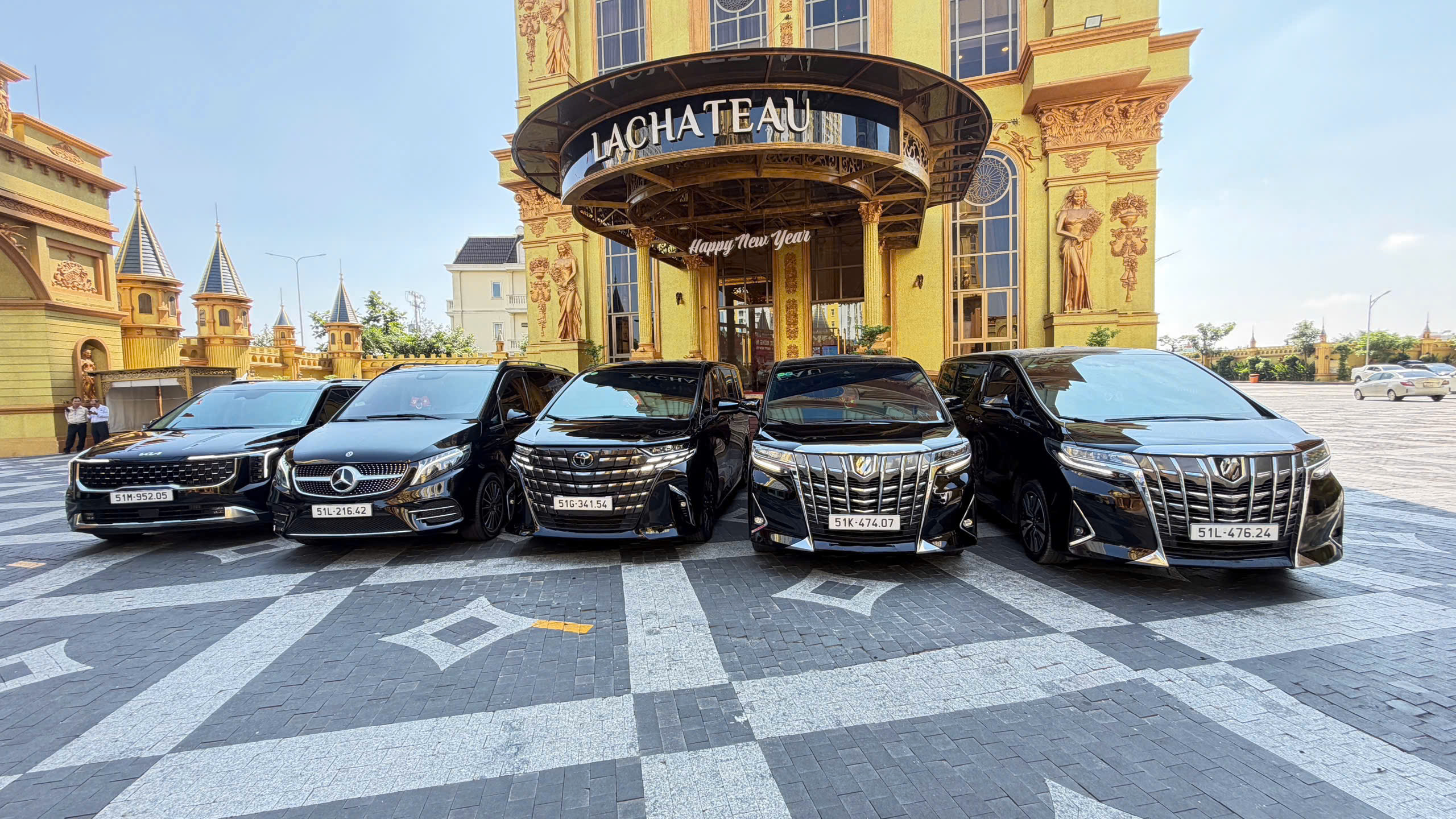 Thuê Xe Alphard Trọn Gói Đưa Đón Khách VIP Dự Hội Nghị Tại HCM