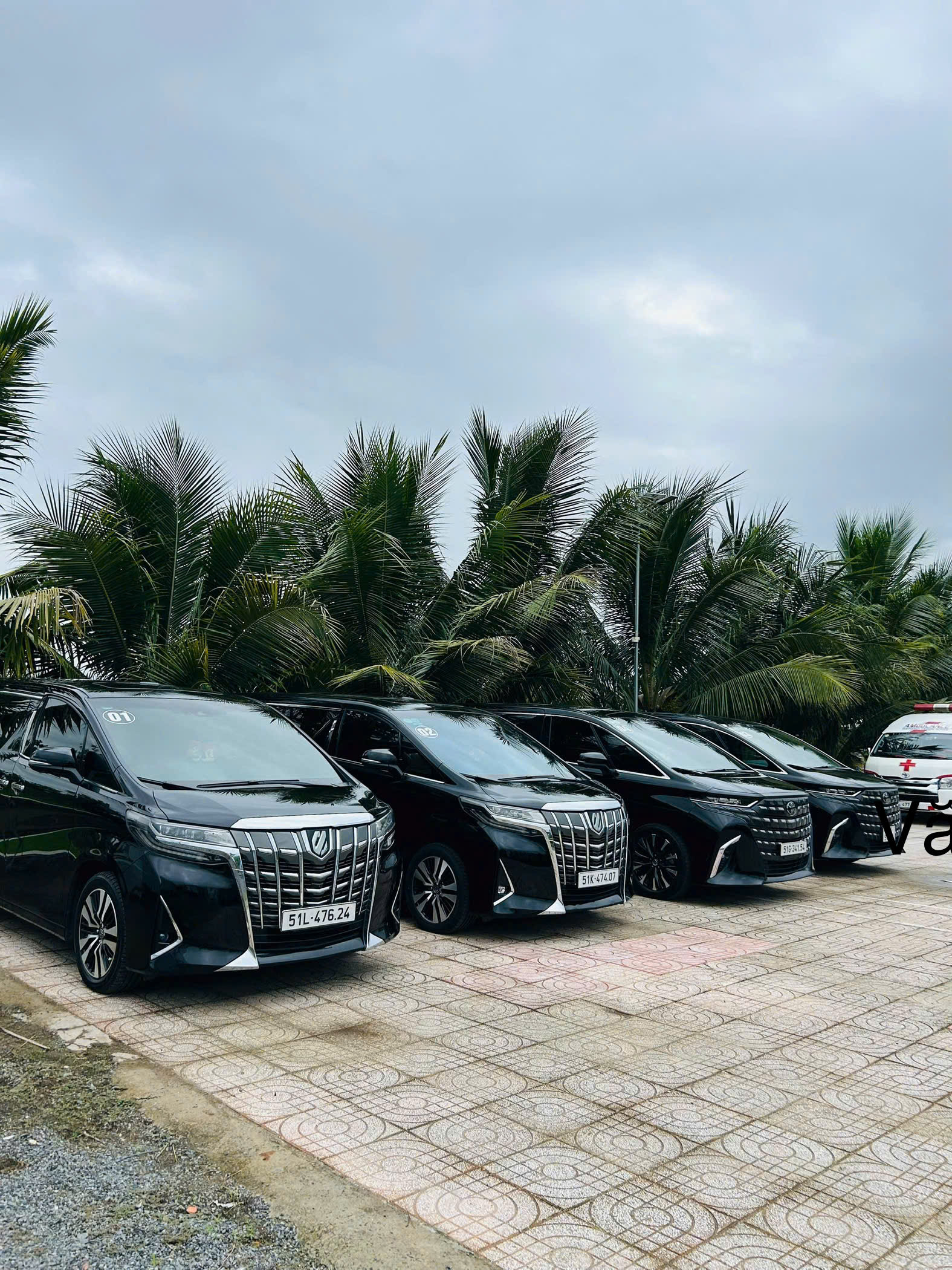 Thuê Xe Toyota Alphard Đưa Đón Chủ Tịch Tại Khu Công Nghiệp