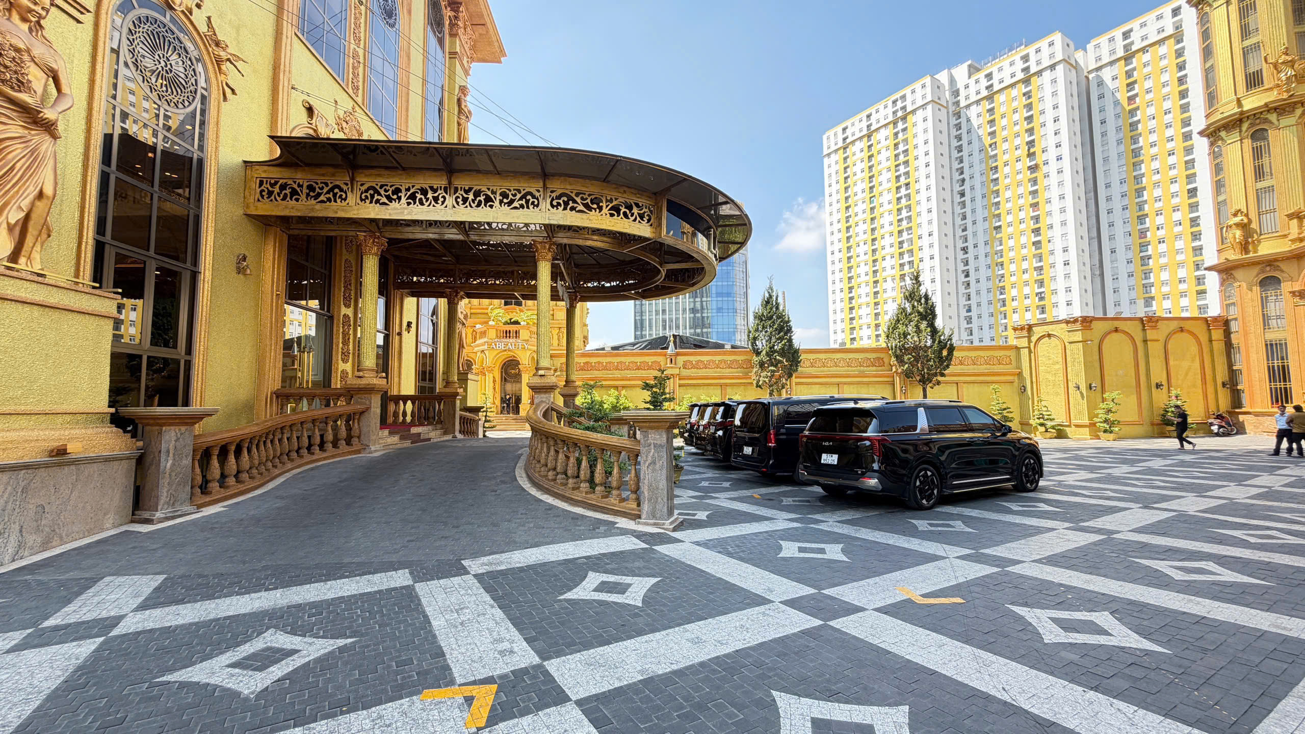 Vì Sao ASM Car Rental Đầu Tư Vào Dịch Vụ Cho Thuê Xe Toyota Alphard Cao Cấp?